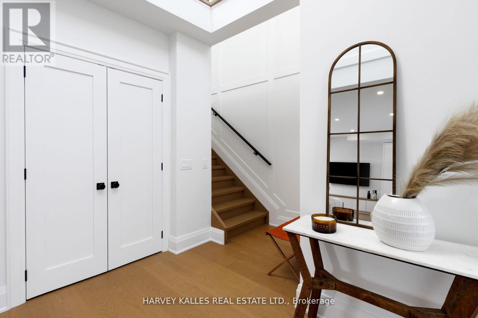 90 Great Oak Drive, Toronto (Princess-Rosethorn), Ontario  M9A 1N5 - Photo 23 - W12875388