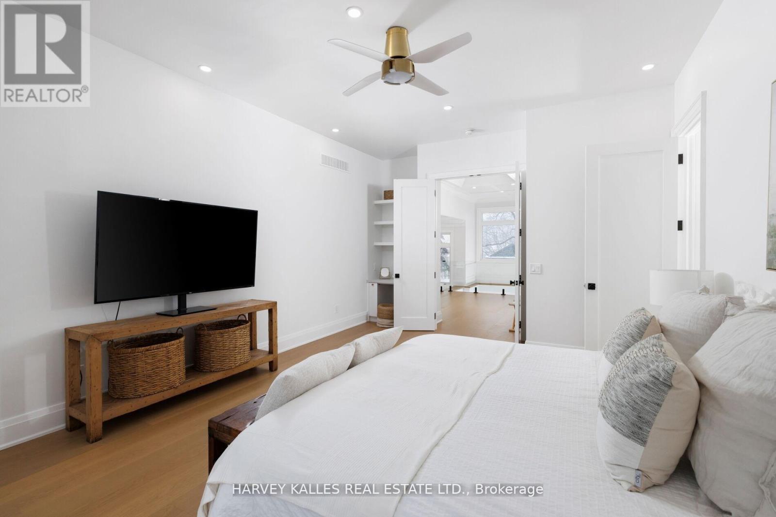 90 Great Oak Drive, Toronto (Princess-Rosethorn), Ontario  M9A 1N5 - Photo 26 - W12875388