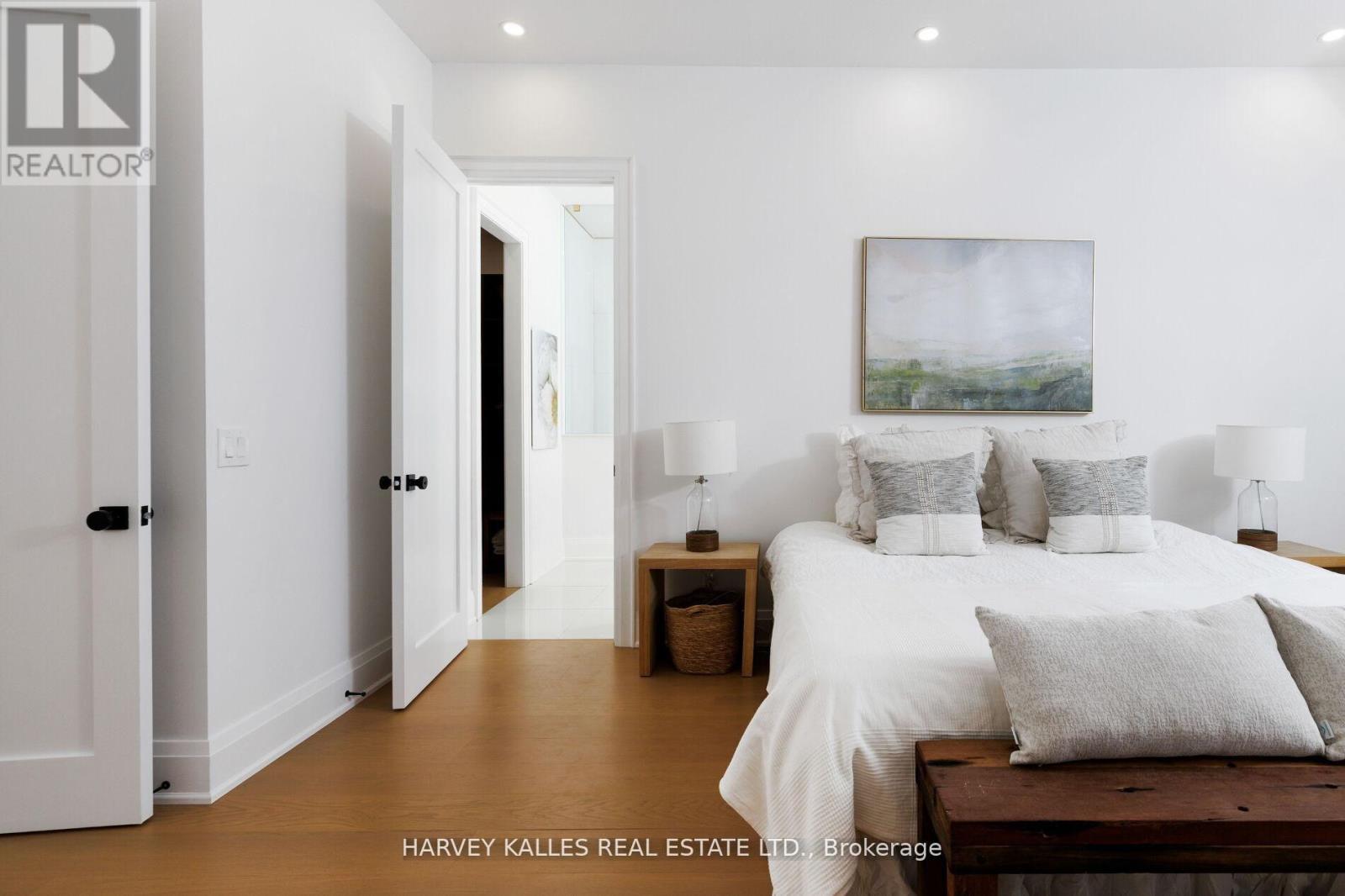 90 Great Oak Drive, Toronto (Princess-Rosethorn), Ontario  M9A 1N5 - Photo 27 - W12875388