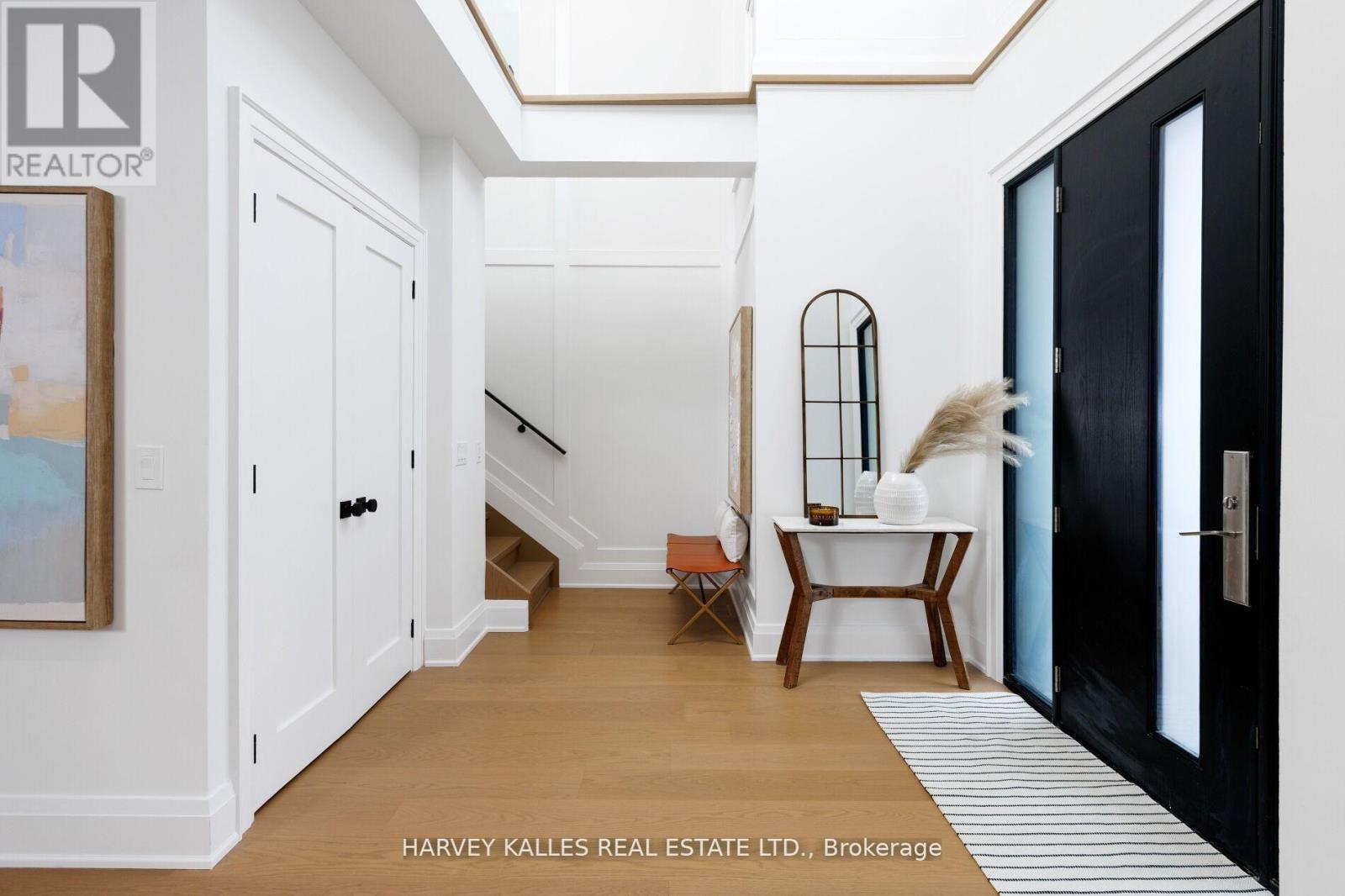 90 Great Oak Drive, Toronto (Princess-Rosethorn), Ontario  M9A 1N5 - Photo 3 - W12875388