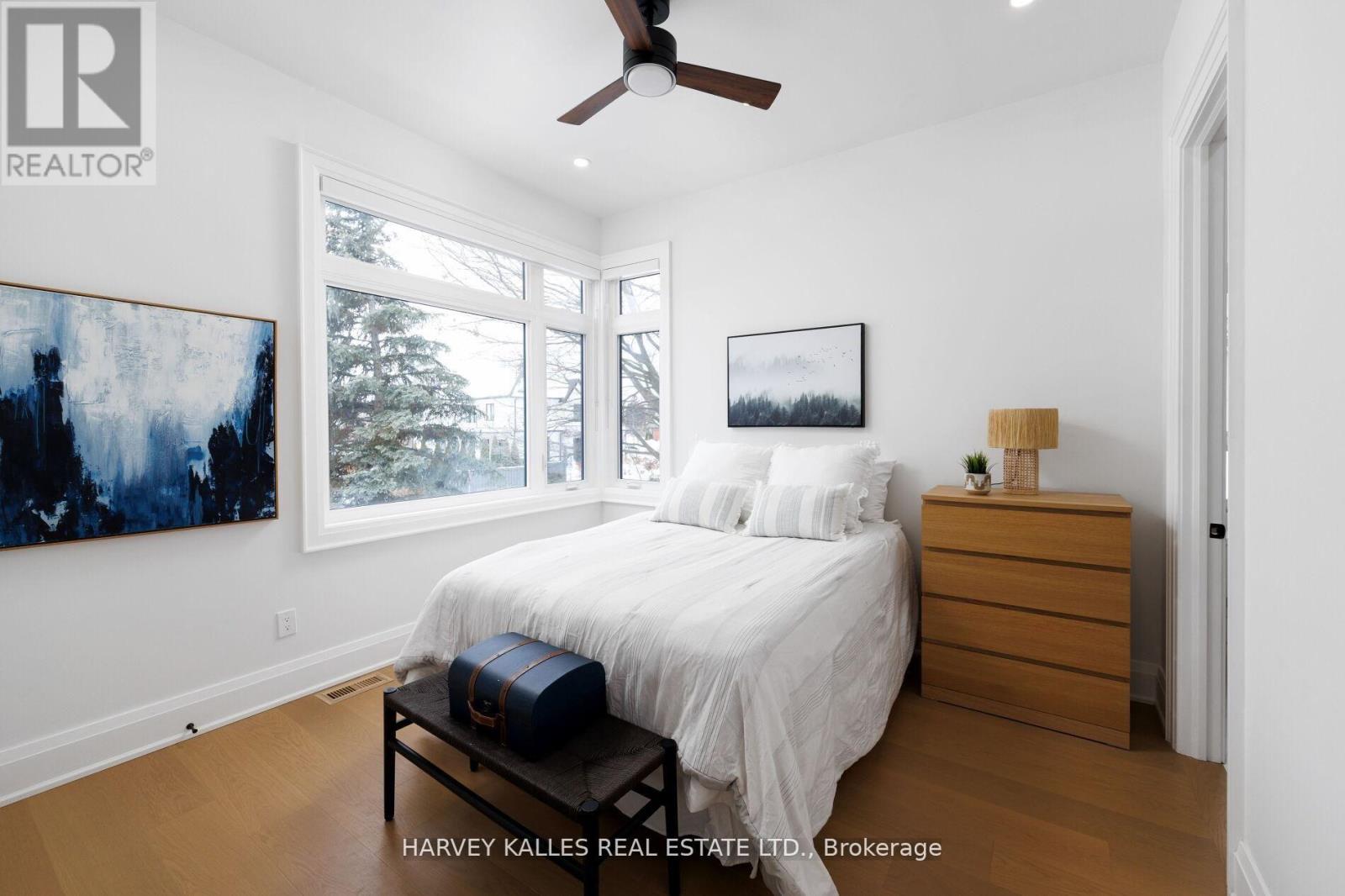 90 Great Oak Drive, Toronto (Princess-Rosethorn), Ontario  M9A 1N5 - Photo 35 - W12875388