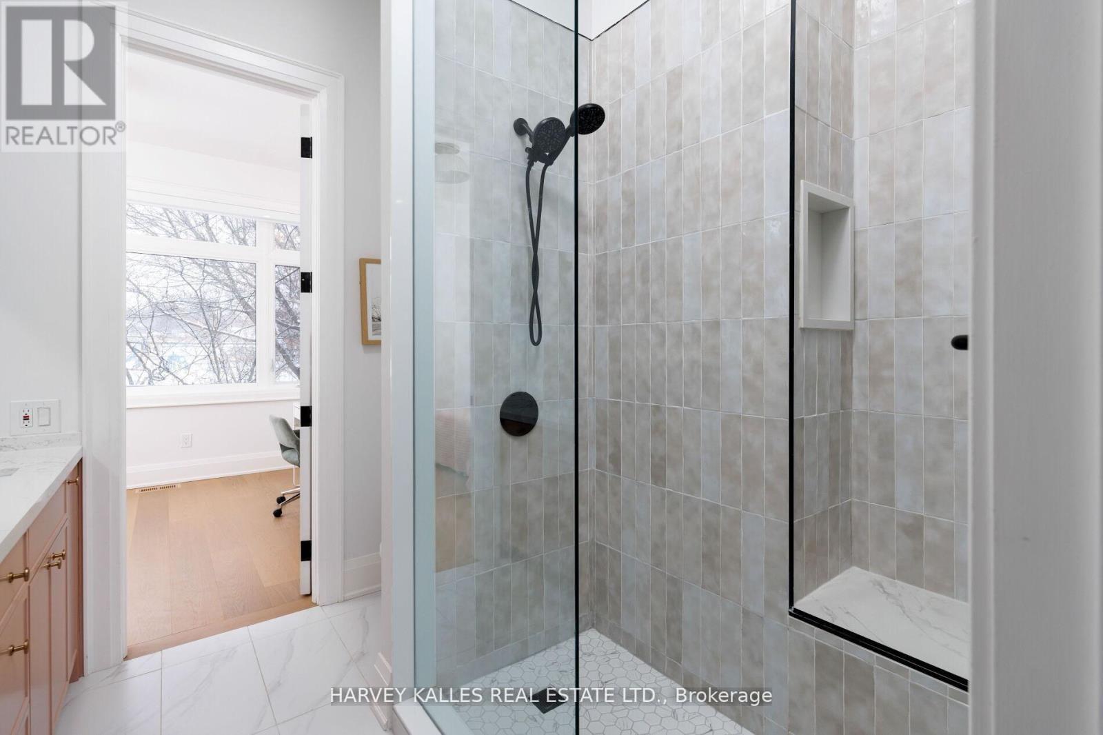 90 Great Oak Drive, Toronto (Princess-Rosethorn), Ontario  M9A 1N5 - Photo 40 - W12875388