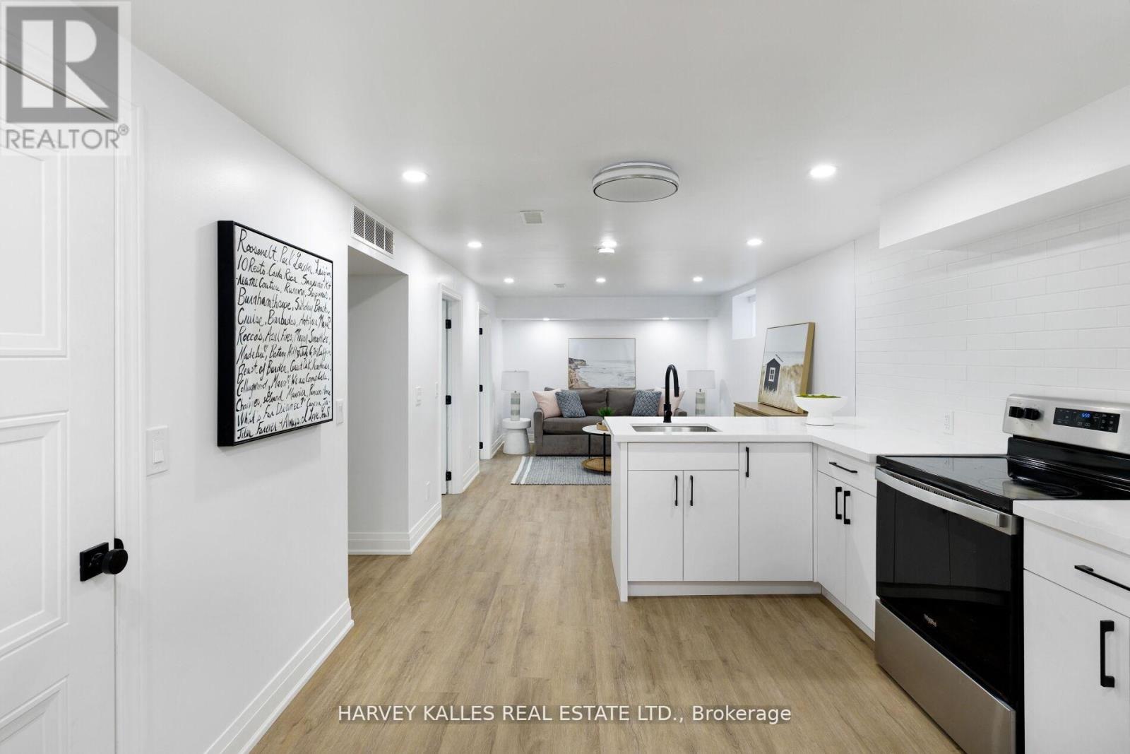 90 Great Oak Drive, Toronto (Princess-Rosethorn), Ontario  M9A 1N5 - Photo 44 - W12875388