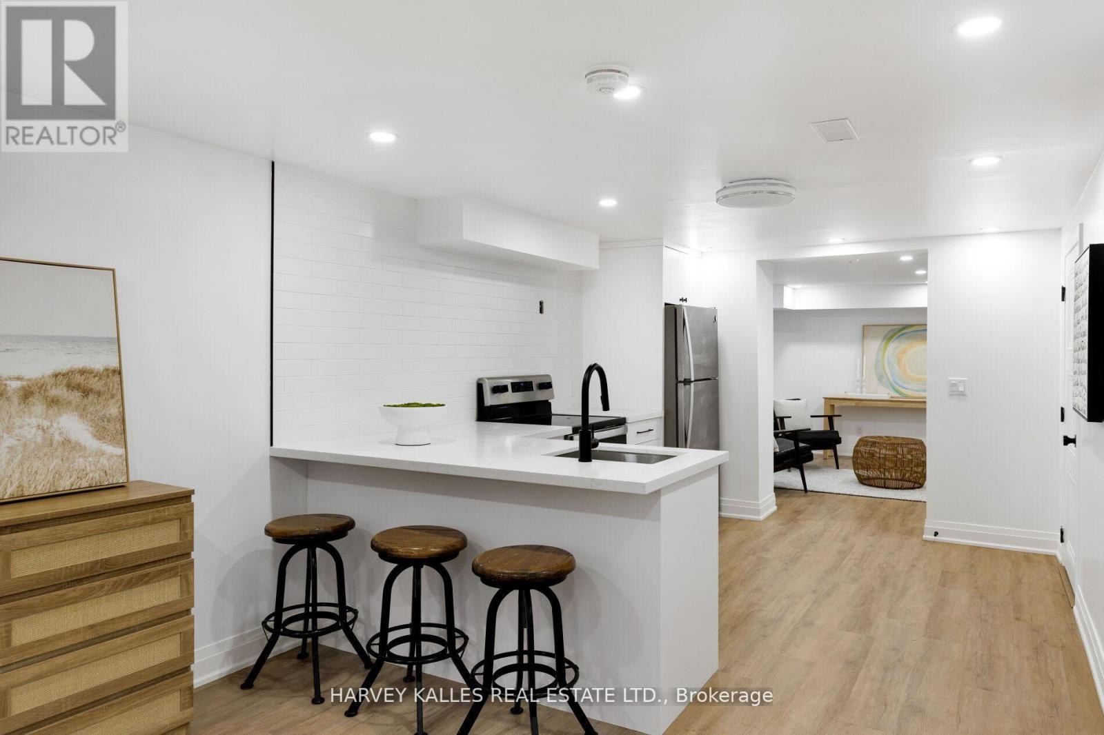 90 Great Oak Drive, Toronto (Princess-Rosethorn), Ontario  M9A 1N5 - Photo 45 - W12875388