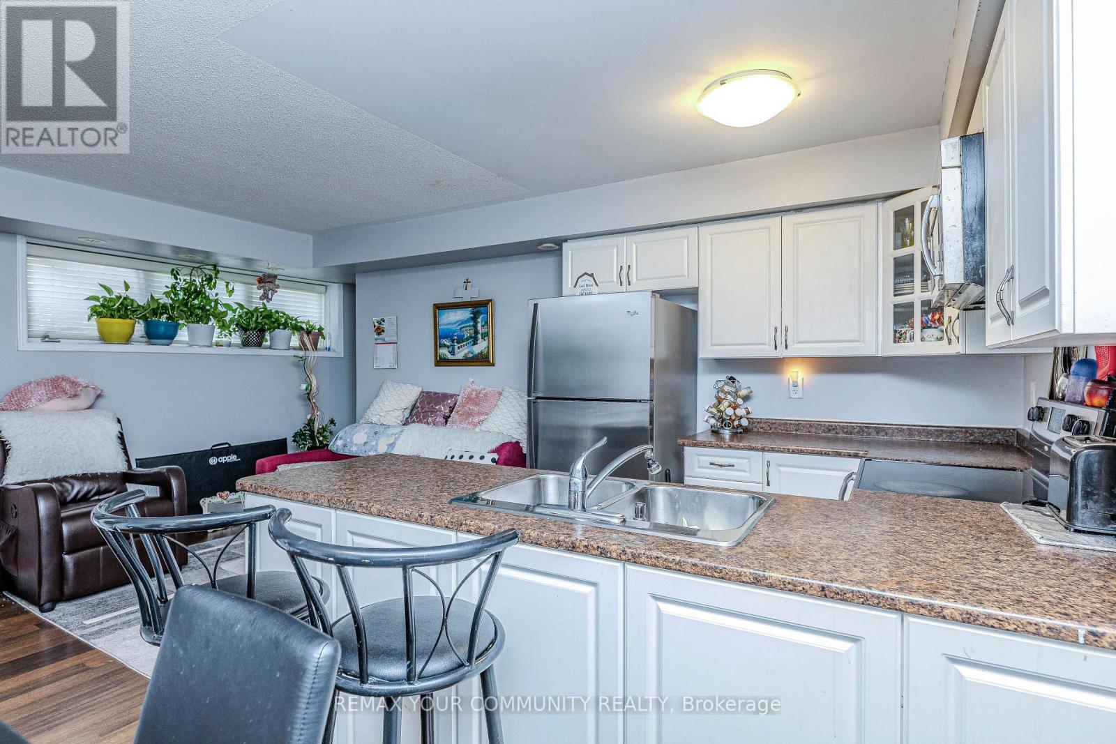 2 - 153 Isaac Devins Boulevard, Toronto (Humberlea-Pelmo Park), Ontario  M9M 0C5 - Photo 10 - W12875420