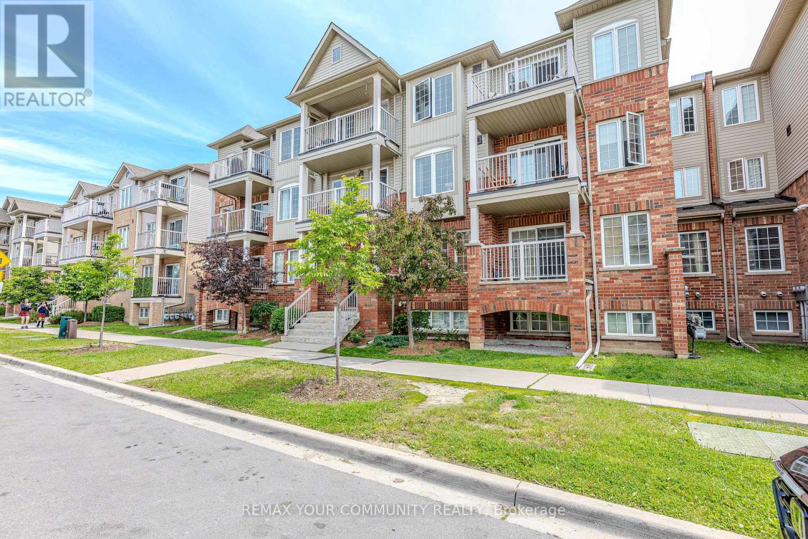 2 - 153 Isaac Devins Boulevard, Toronto (Humberlea-Pelmo Park), Ontario  M9M 0C5 - Photo 2 - W12875420