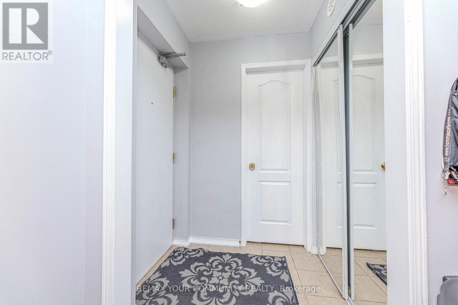 2 - 153 Isaac Devins Boulevard, Toronto (Humberlea-Pelmo Park), Ontario  M9M 0C5 - Photo 6 - W12875420