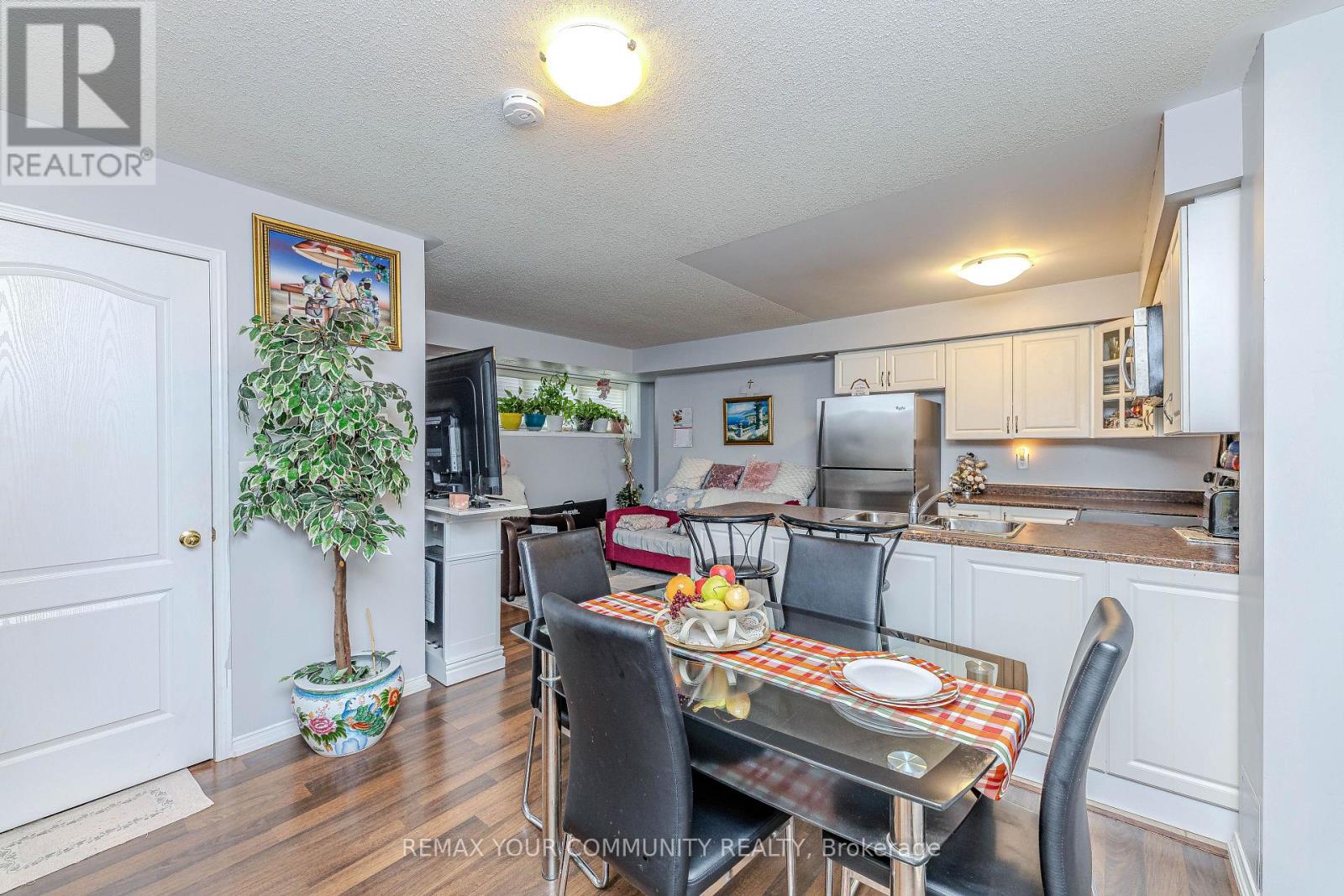 2 - 153 Isaac Devins Boulevard, Toronto (Humberlea-Pelmo Park), Ontario  M9M 0C5 - Photo 7 - W12875420