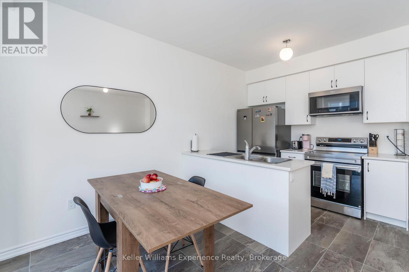 12 Durham Avenue, Barrie, Ontario  L9J 0W7 - Photo 11 - S12875284