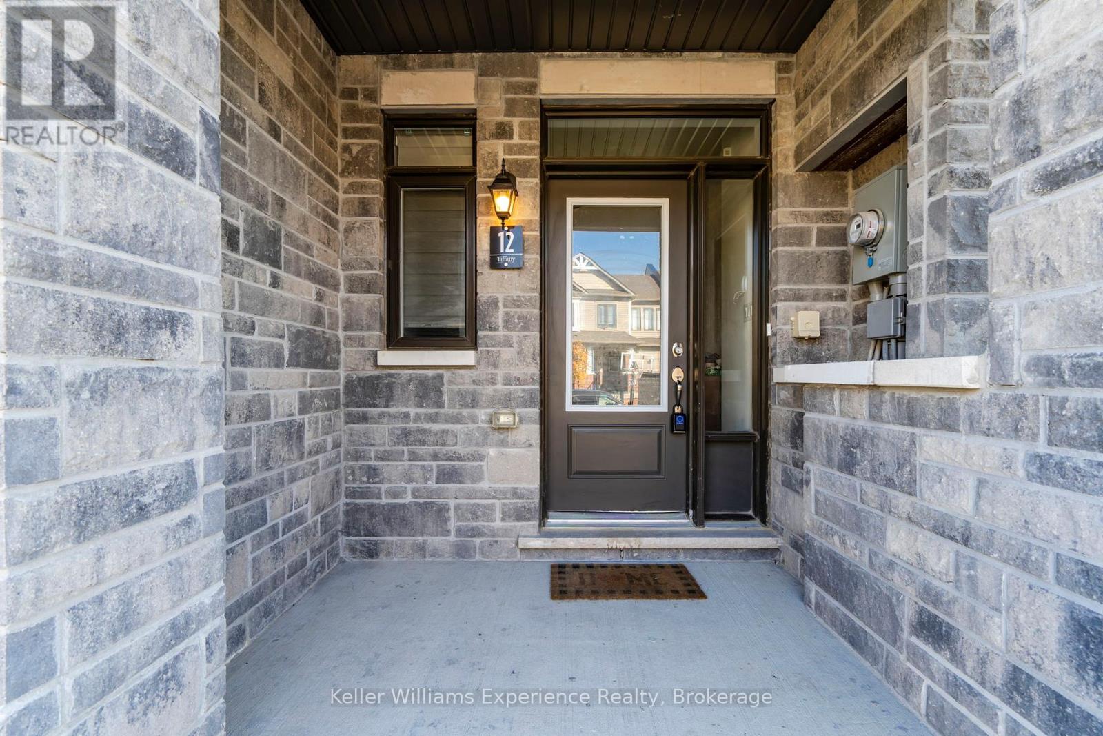 12 Durham Avenue, Barrie, Ontario  L9J 0W7 - Photo 2 - S12875284