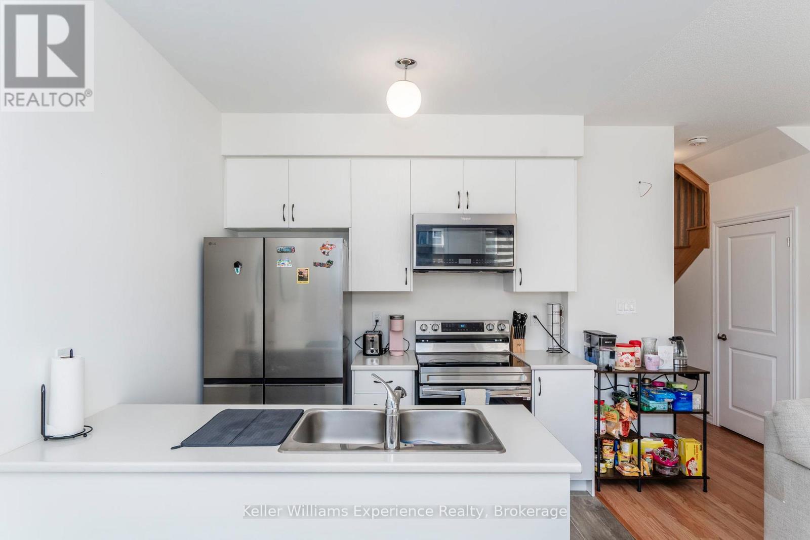 12 Durham Avenue, Barrie, Ontario  L9J 0W7 - Photo 7 - S12875284