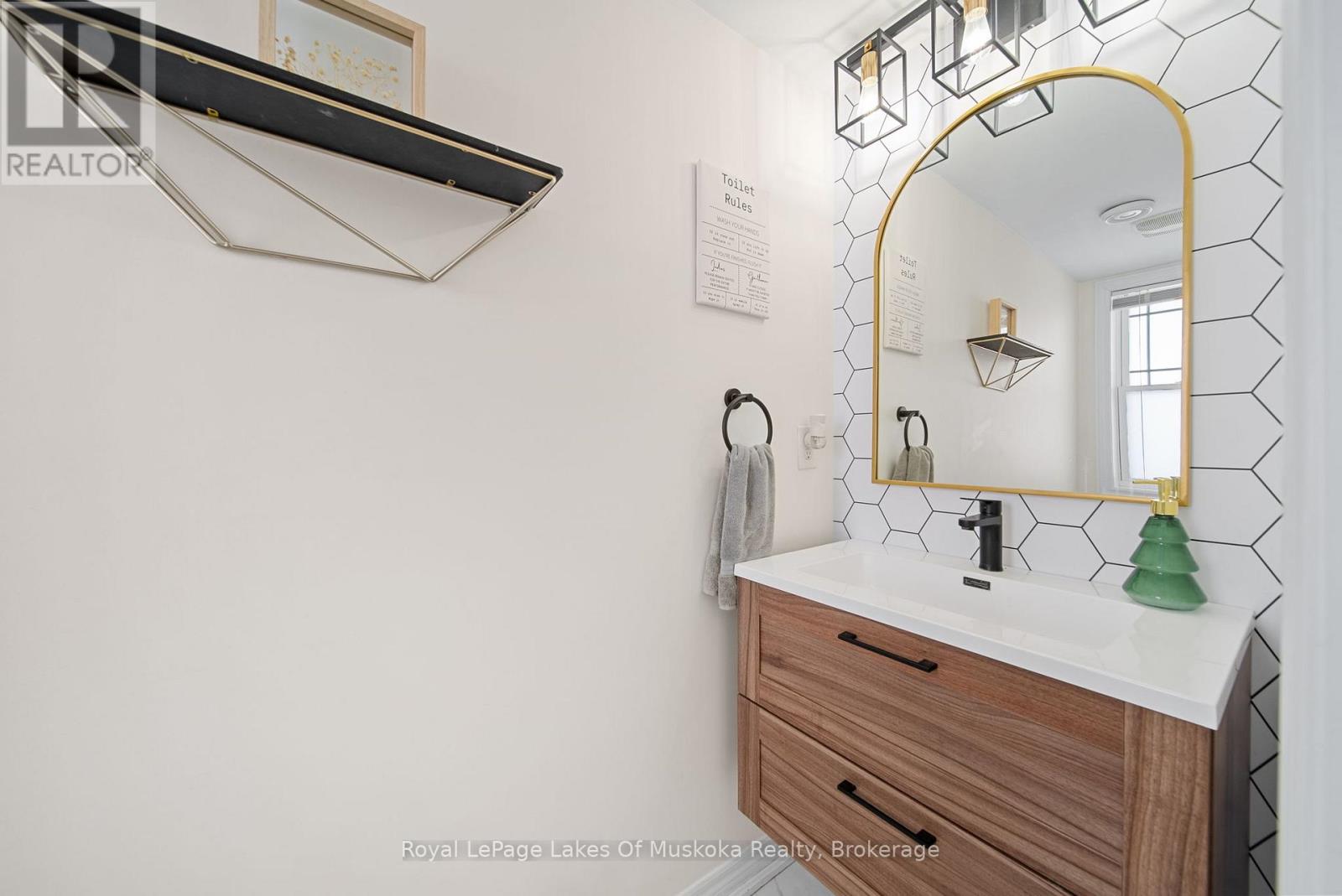 70 Pearl Drive, Orillia, Ontario  L3V 6H2 - Photo 4 - S12875300