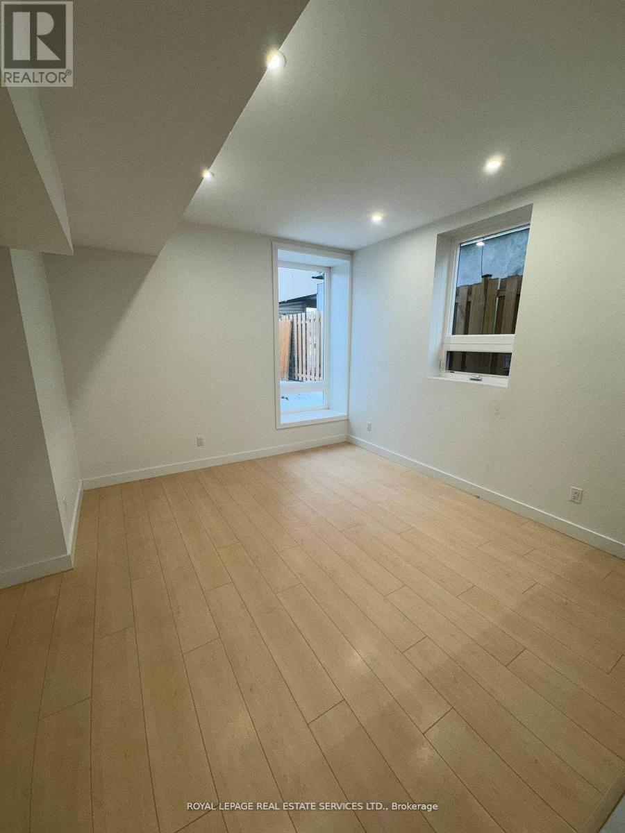 2 - 4b Huron Avenue N, Ottawa, Ontario  K1Y 0V9 - Photo 4 - X12875226