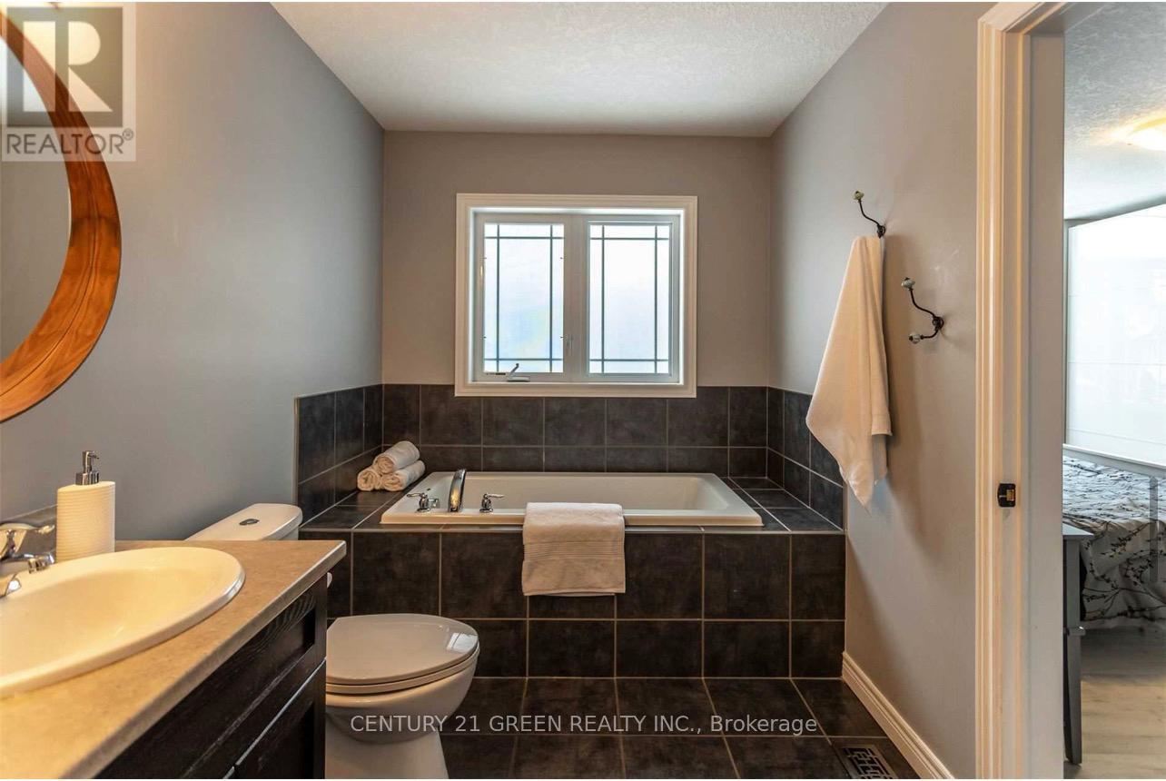 Main - 93 Oakes Crescent, Guelph (Grange Road), Ontario  N1E 0J5 - Photo 15 - X12875234