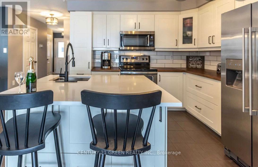 Main - 93 Oakes Crescent, Guelph (Grange Road), Ontario  N1E 0J5 - Photo 4 - X12875234