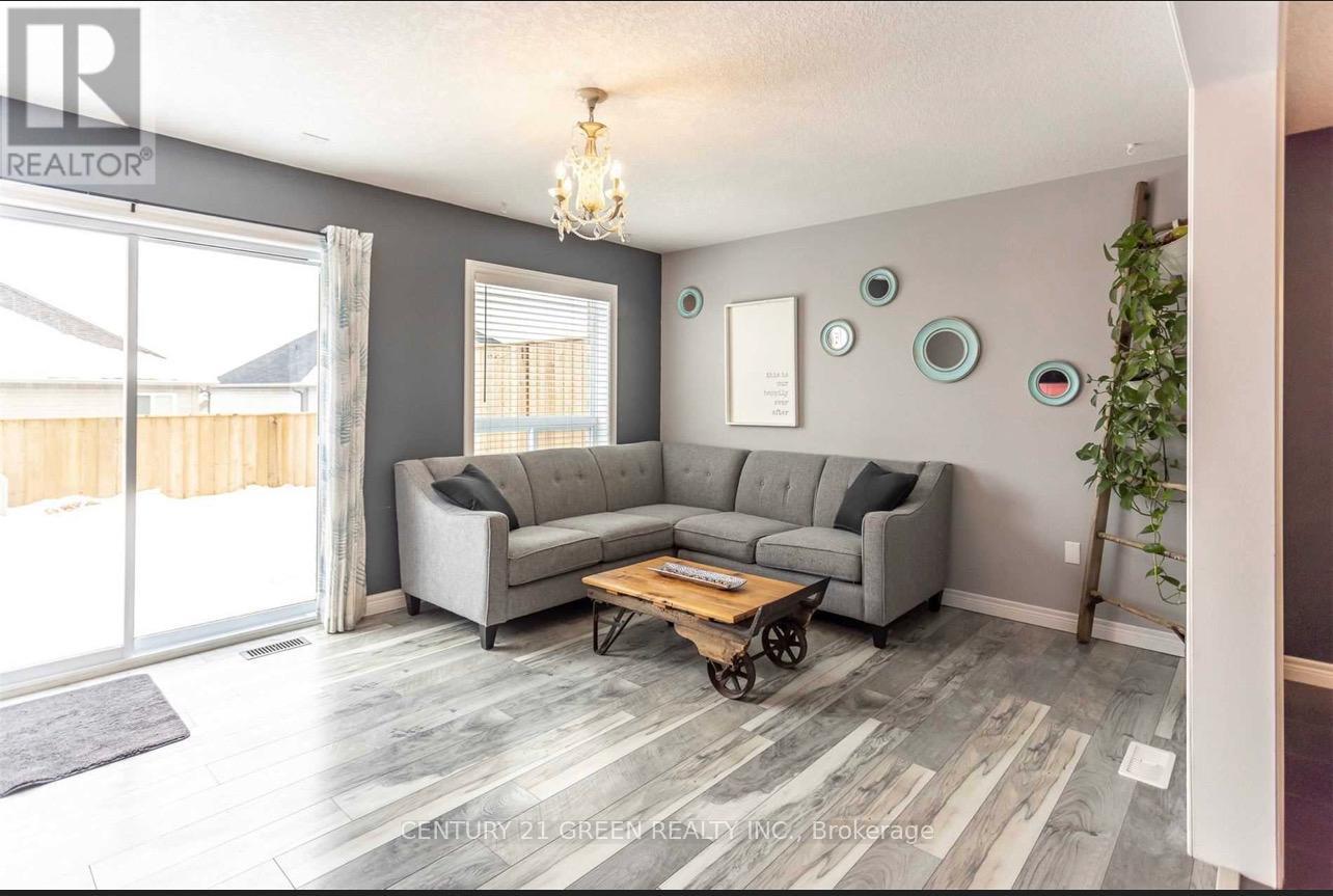 Main - 93 Oakes Crescent, Guelph (Grange Road), Ontario  N1E 0J5 - Photo 9 - X12875234