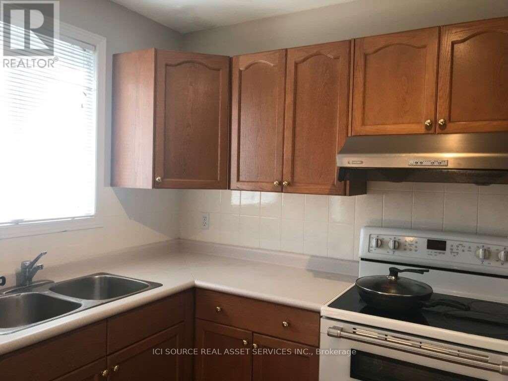 19 Tanoak Drive, London North (North E), Ontario  N6G 4Z9 - Photo 7 - X12875292