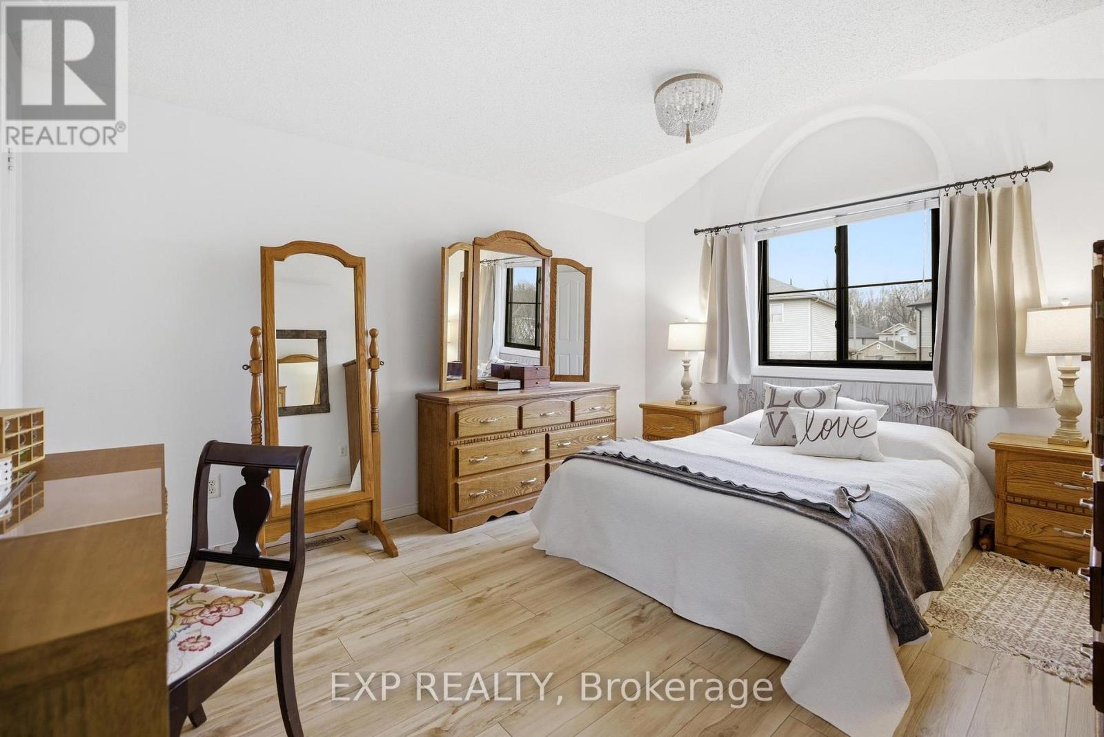 733 Breakwater Crescent, Waterloo, Ontario  N2K 4H8 - Photo 23 - X12875336