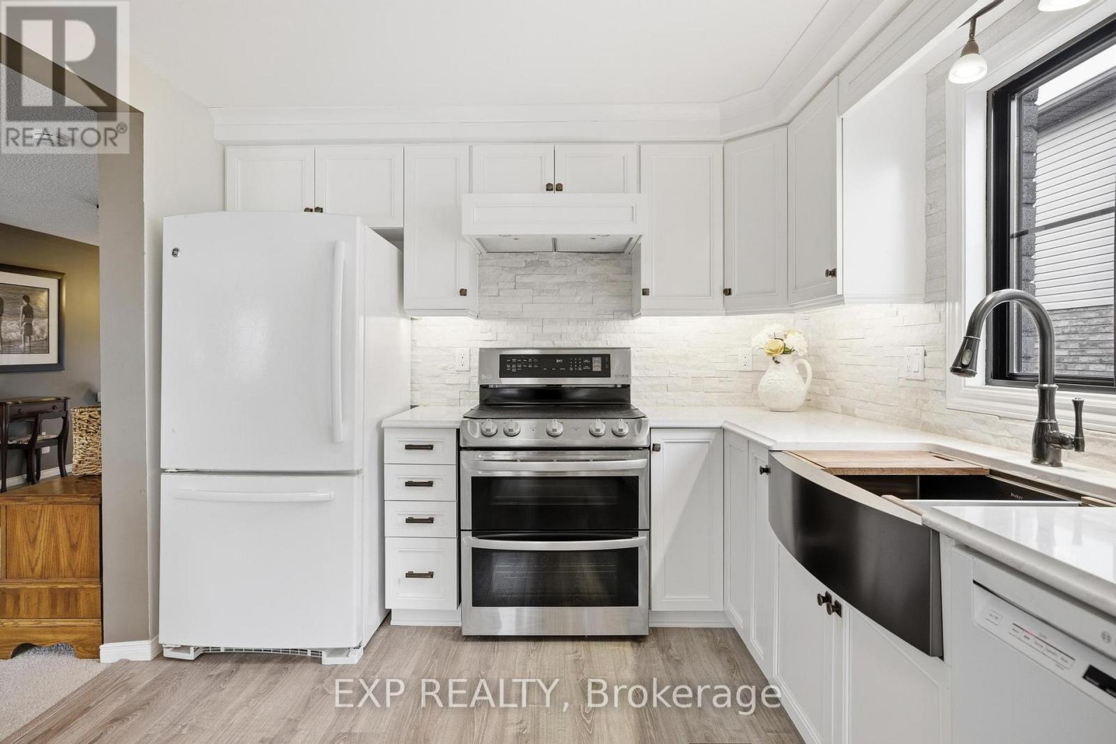 733 Breakwater Crescent, Waterloo, Ontario  N2K 4H8 - Photo 5 - X12875336