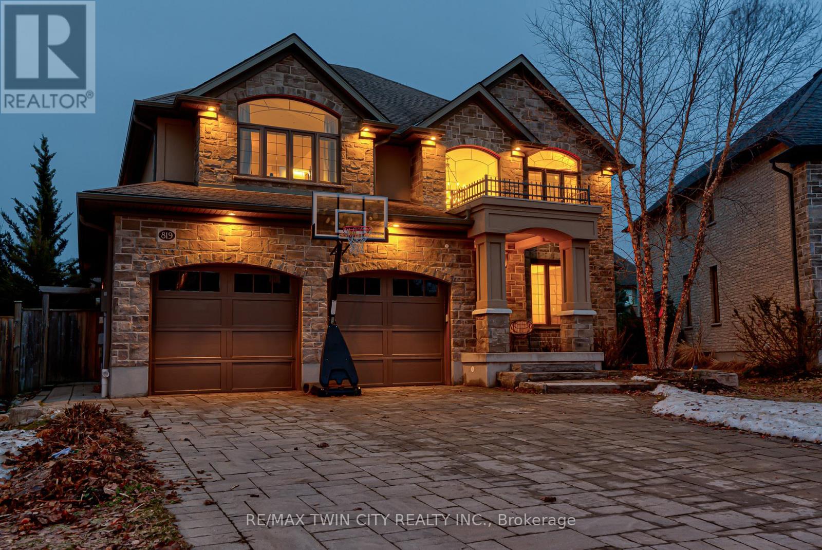 819 Copper Ridge Drive S, Waterloo, Ontario  N2K 0B5 - Photo 2 - X12875354