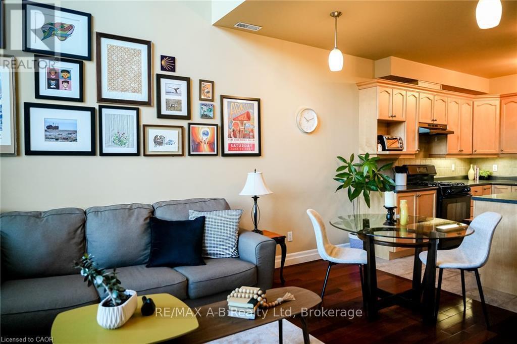 305 - 555 King Street E, Kitchener, Ontario  N2G 2L9 - Photo 10 - X12875630