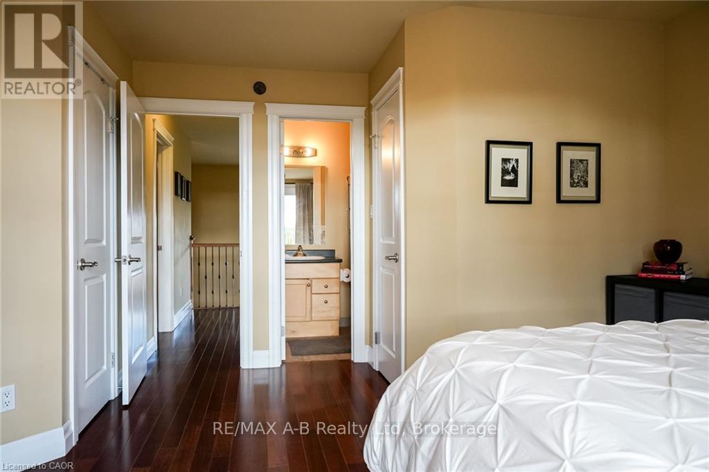 305 - 555 King Street E, Kitchener, Ontario  N2G 2L9 - Photo 16 - X12875630