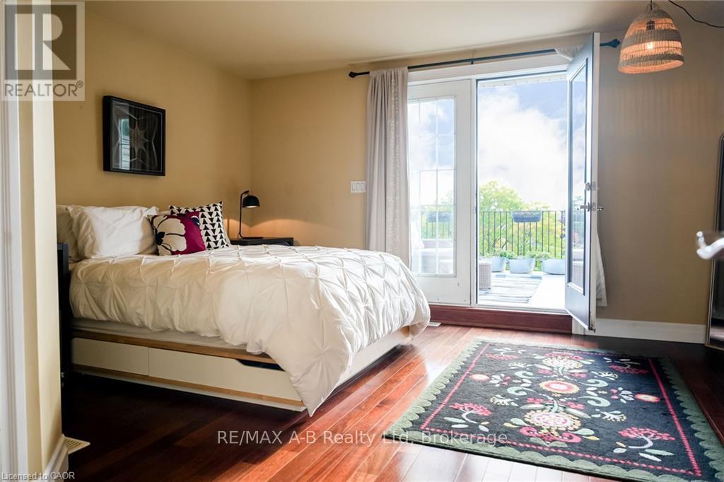 305 - 555 King Street E, Kitchener, Ontario  N2G 2L9 - Photo 3 - X12875630