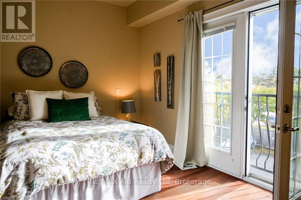 305 - 555 King Street E, Kitchener, Ontario  N2G 2L9 - Photo 4 - X12875630