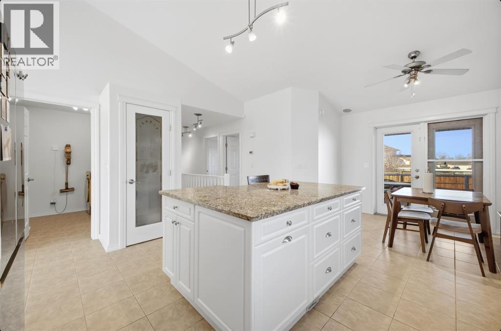 11 Falcon Ridge Drive, Sylvan Lake, Alberta  T4S 1Z2 - Photo 8 - A2292812