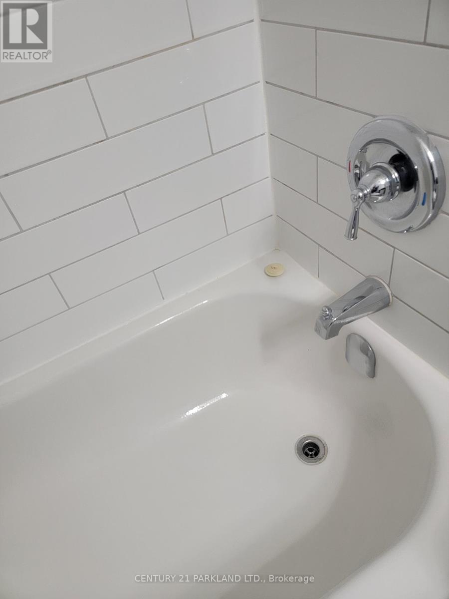 1102 - 3 Massey Square, Toronto, Ontario  M4C 5L5 - Photo 17 - E12831694