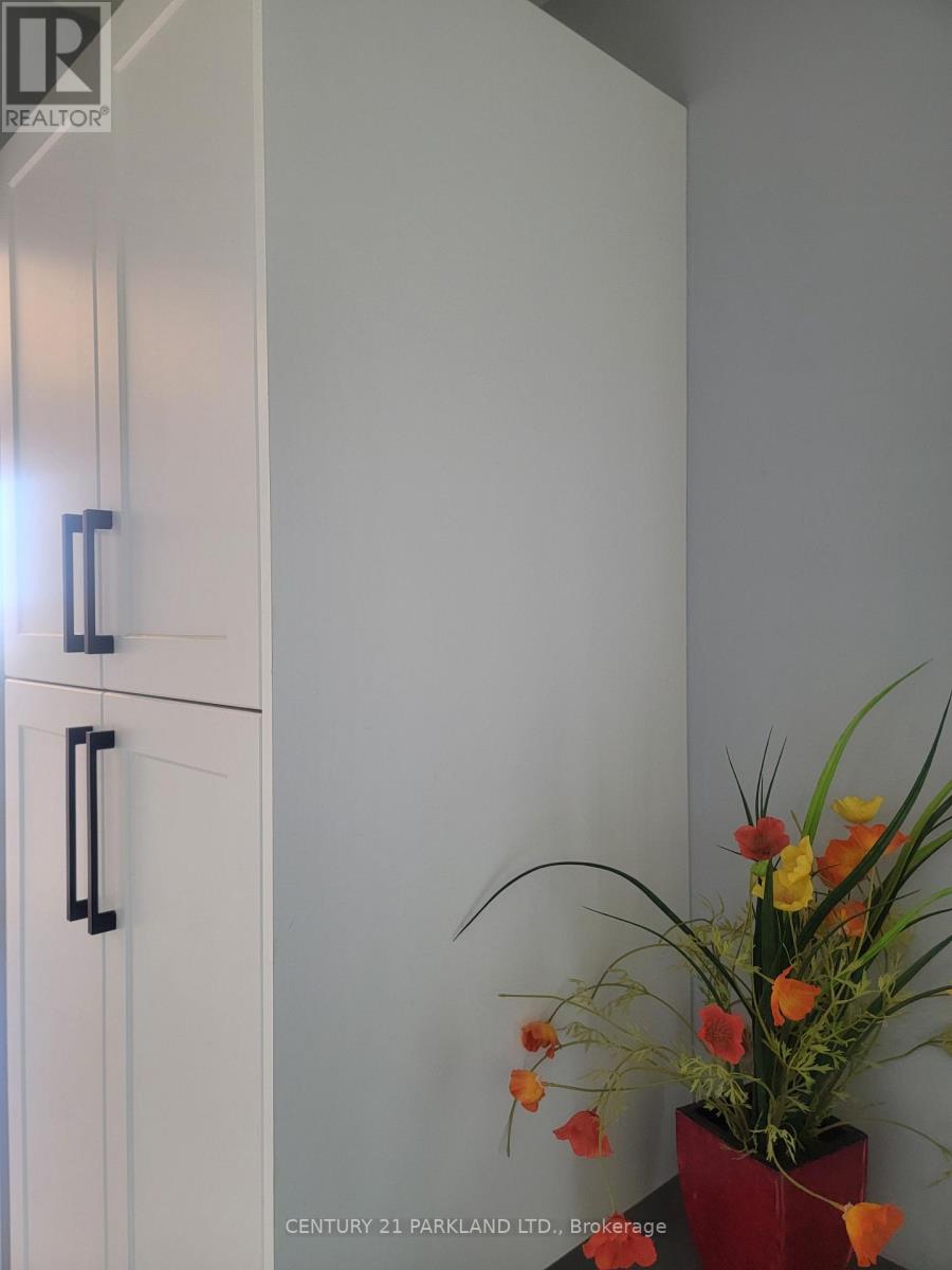 1102 - 3 Massey Square, Toronto, Ontario  M4C 5L5 - Photo 8 - E12831694