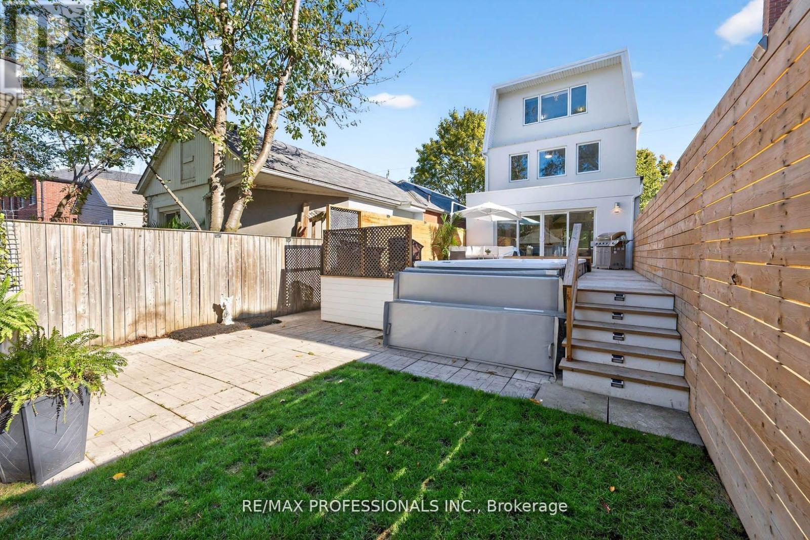 22 Ninth Street, Toronto, Ontario  M8V 3E3 - Photo 43 - W12754520