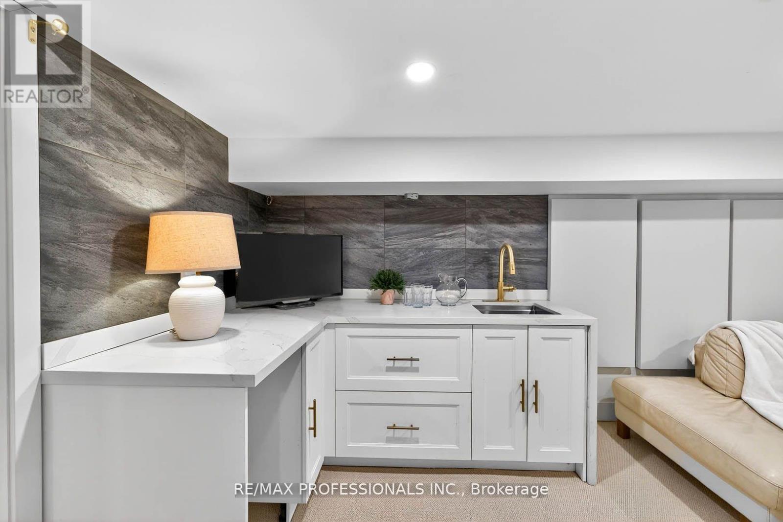 22 Ninth Street, Toronto, Ontario  M8V 3E3 - Photo 37 - W12754520