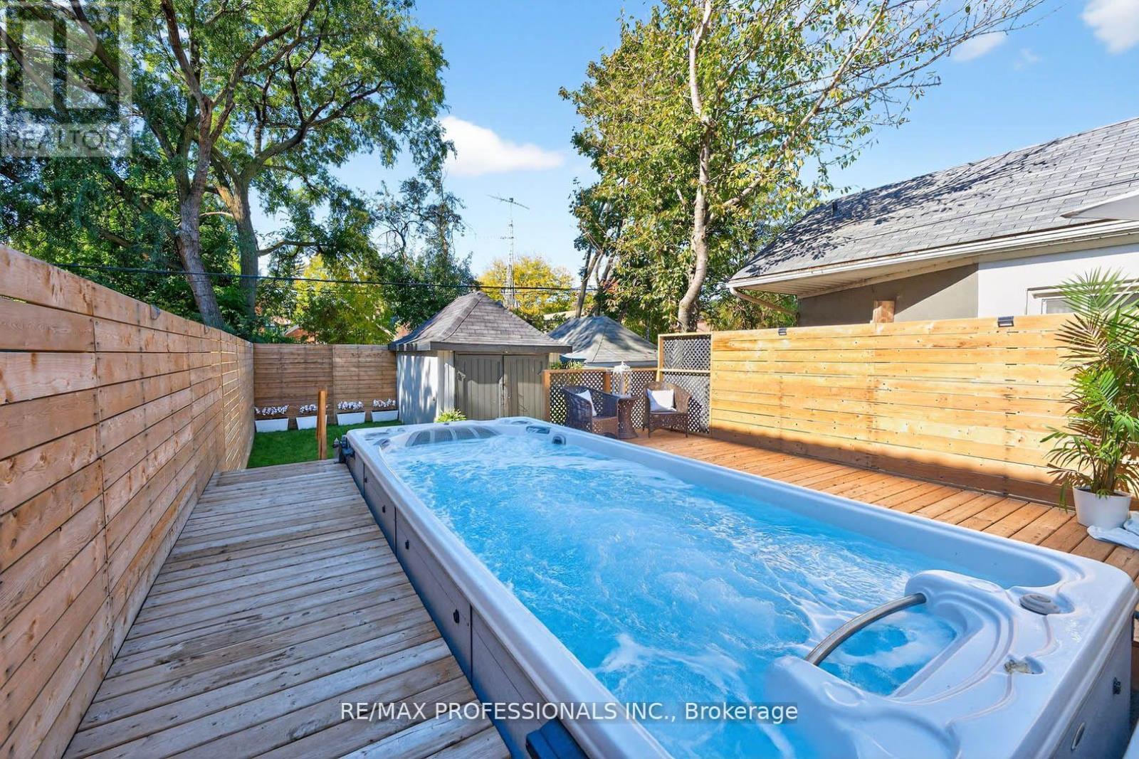 22 Ninth Street, Toronto, Ontario  M8V 3E3 - Photo 42 - W12754520