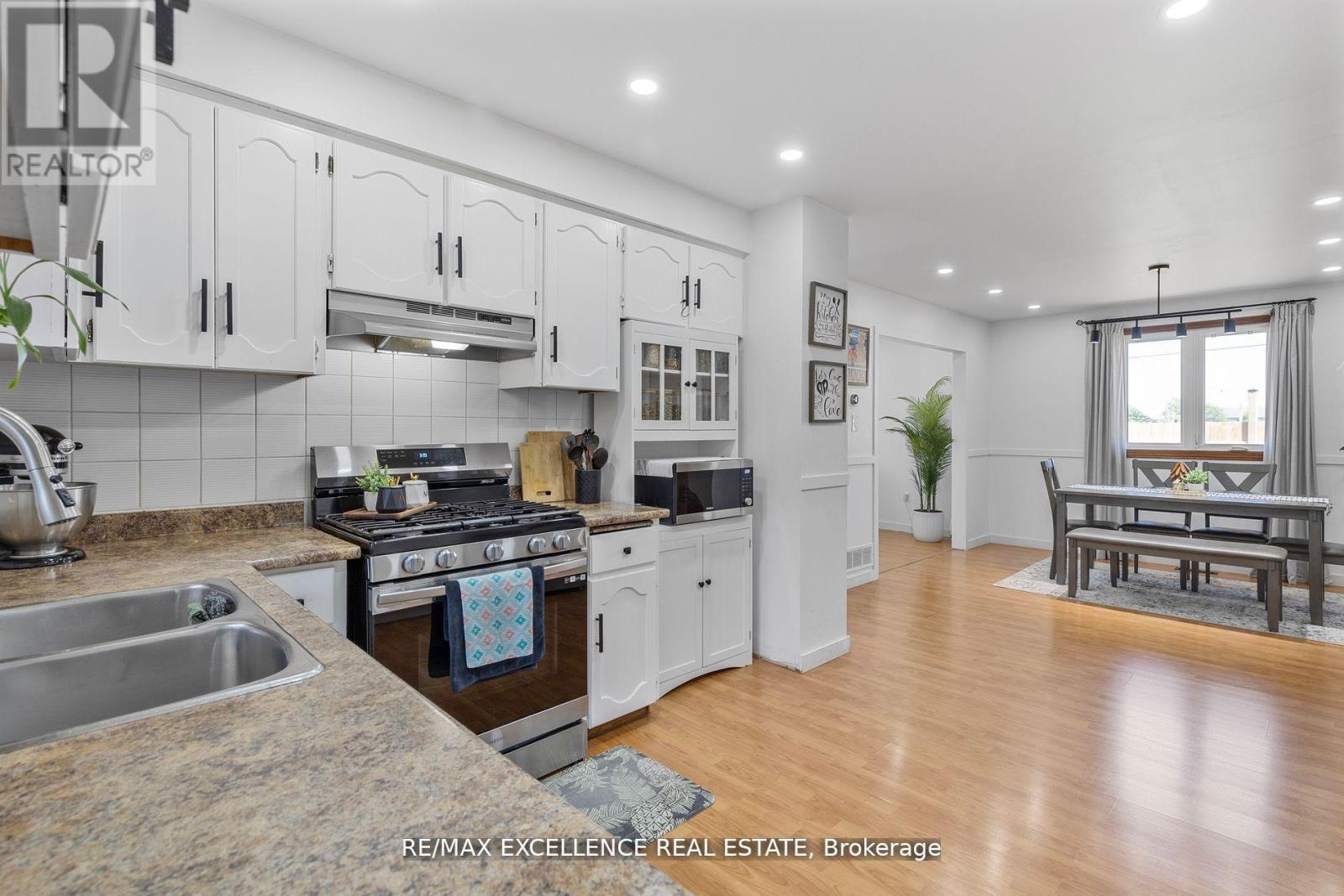 102 Juniper Drive, Hamilton (Stoney Creek), Ontario  L8E 4G6 - Photo 19 - X12872038