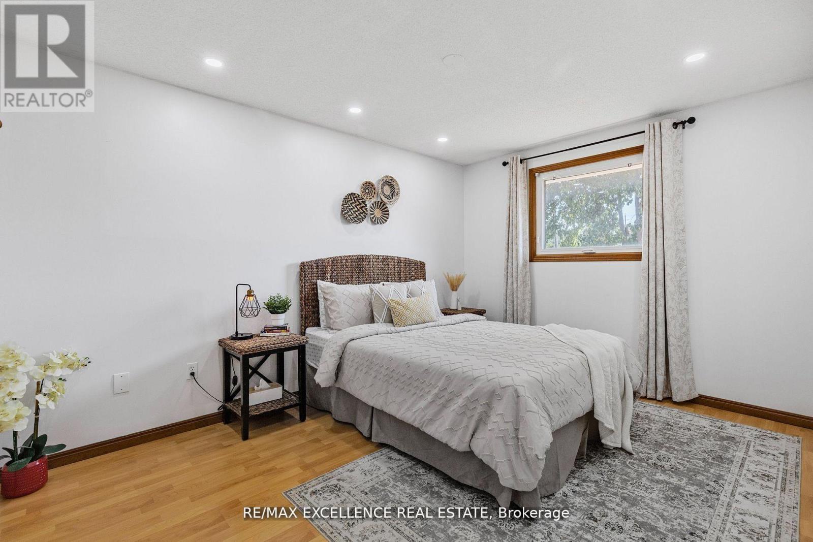 102 Juniper Drive, Hamilton (Stoney Creek), Ontario  L8E 4G6 - Photo 23 - X12872038