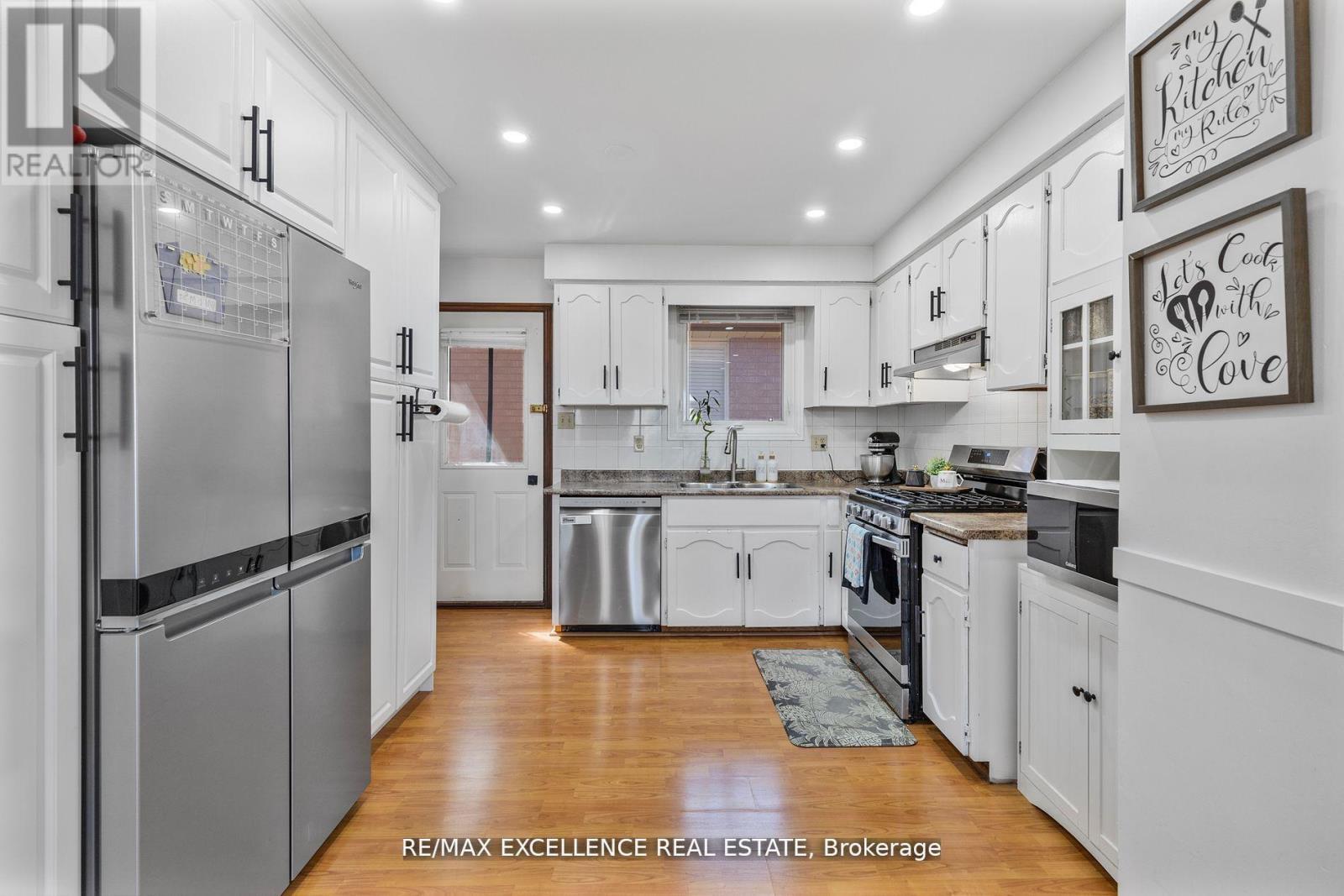 102 Juniper Drive, Hamilton (Stoney Creek), Ontario  L8E 4G6 - Photo 17 - X12872038