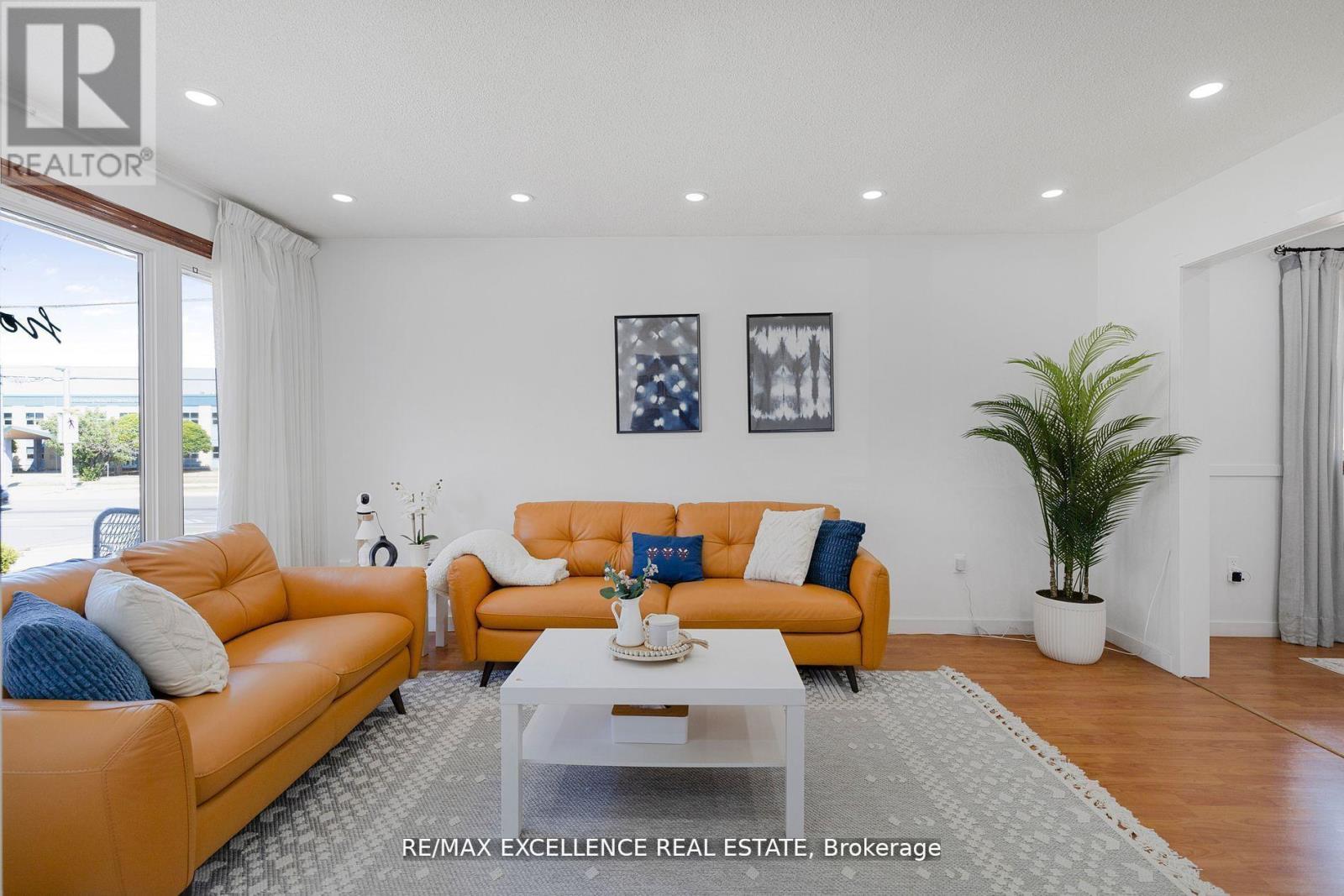 102 Juniper Drive, Hamilton (Stoney Creek), Ontario  L8E 4G6 - Photo 13 - X12872038