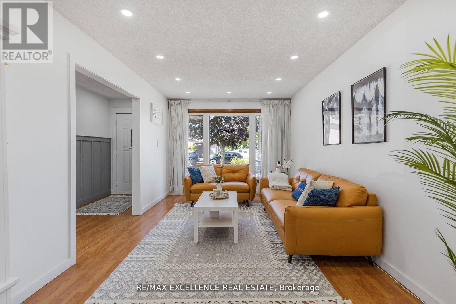 102 Juniper Drive, Hamilton (Stoney Creek), Ontario  L8E 4G6 - Photo 14 - X12872038