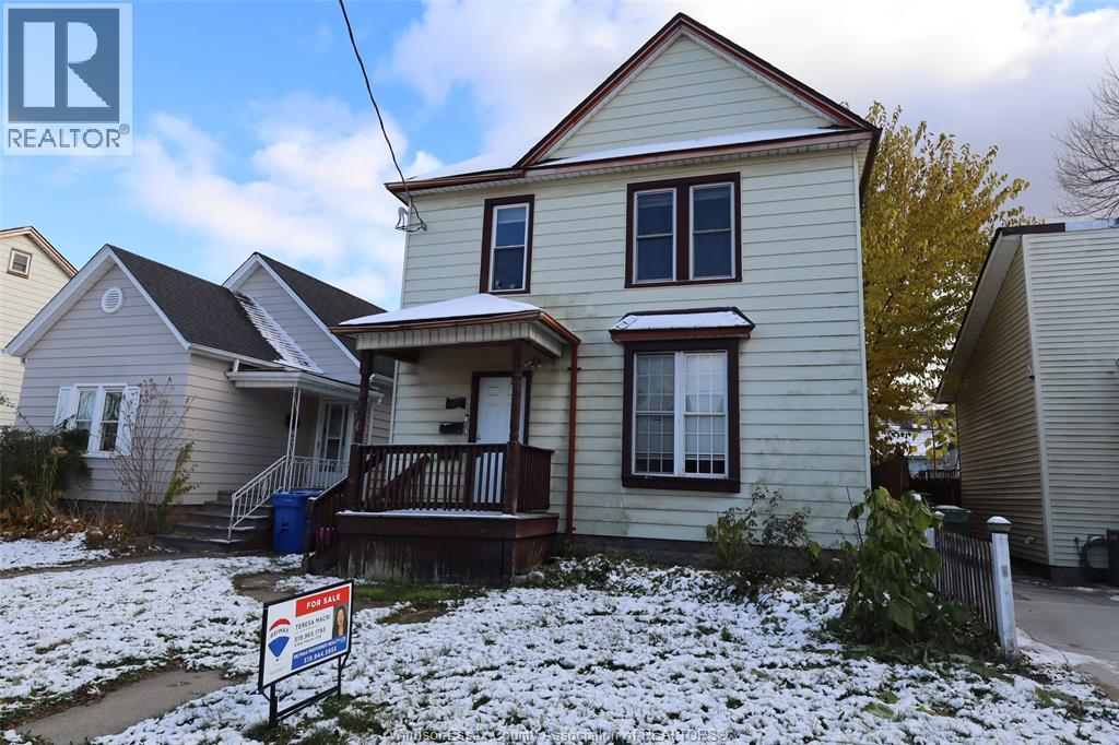 MLS# 26005191: 817 CHATHAM STREET East, Windsor, Canada