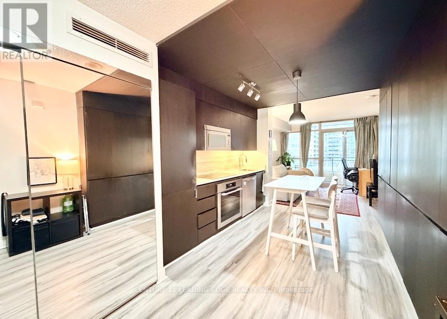 526 - 10 Capreol Court, Toronto (Waterfront Communities), Ontario  M5V 4B3 - Photo 4 - C12875500