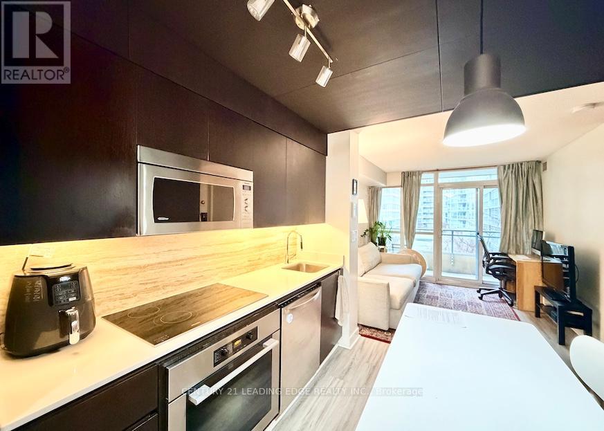 526 - 10 Capreol Court, Toronto (Waterfront Communities), Ontario  M5V 4B3 - Photo 7 - C12875500