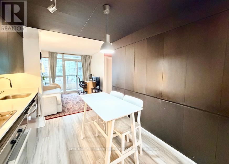 526 - 10 Capreol Court, Toronto (Waterfront Communities), Ontario  M5V 4B3 - Photo 8 - C12875500