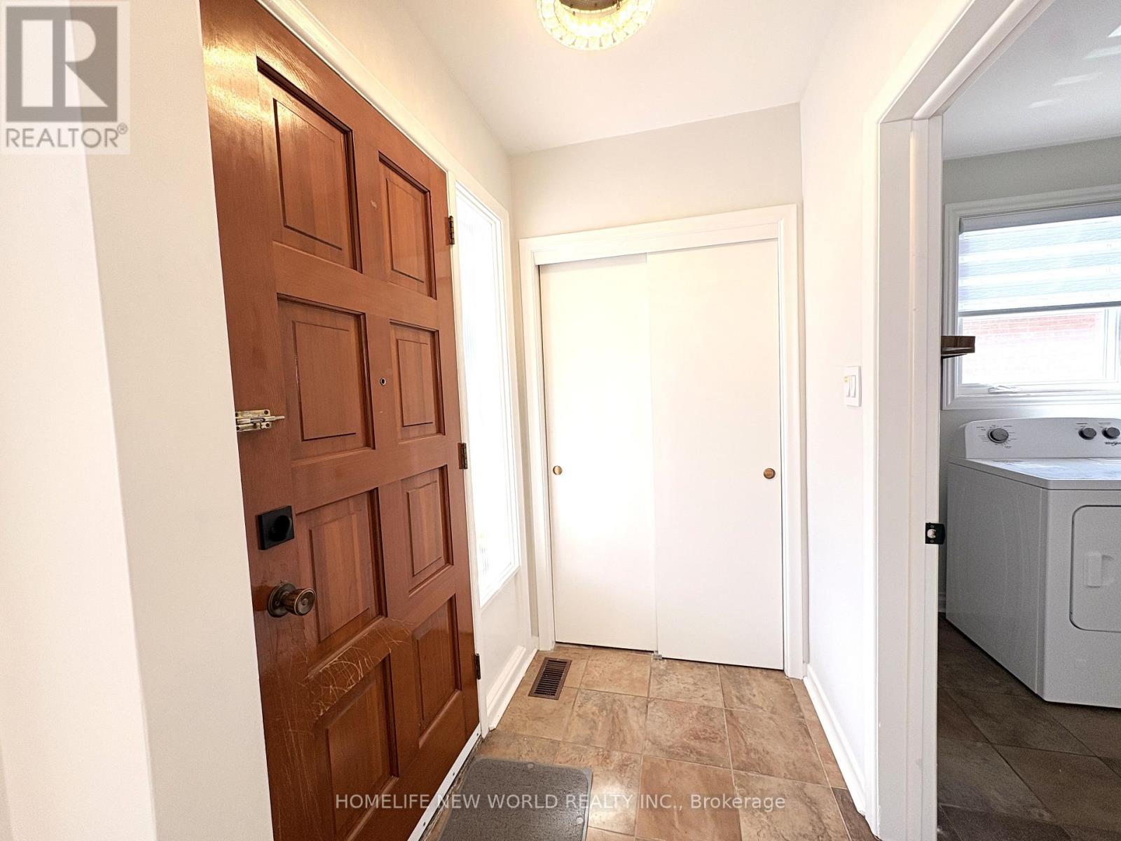 Main - 98 Newton Drive, Toronto (Newtonbrook East), Ontario  M2M 2N1 - Photo 2 - C12875580