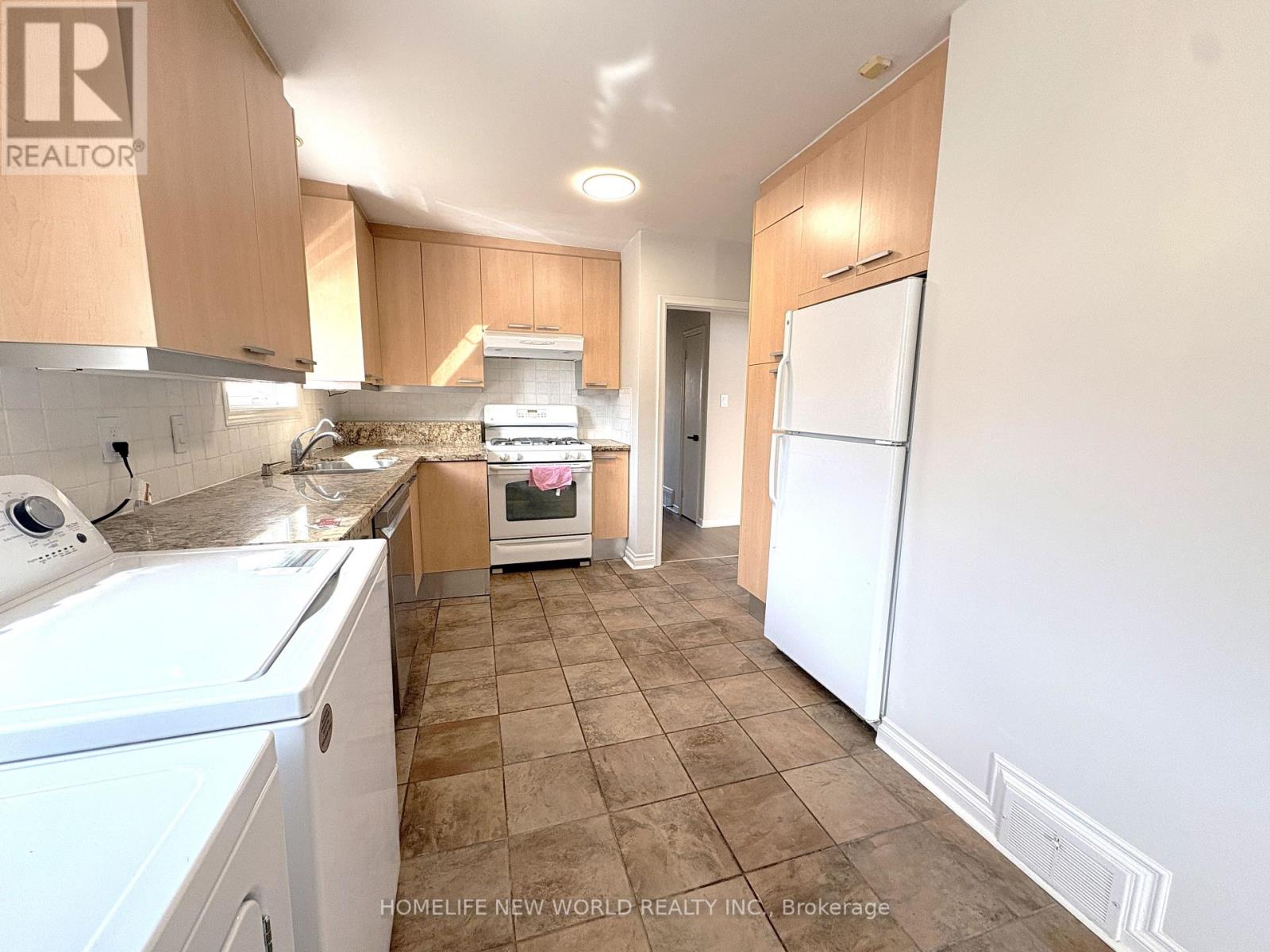 Main - 98 Newton Drive, Toronto (Newtonbrook East), Ontario  M2M 2N1 - Photo 6 - C12875580