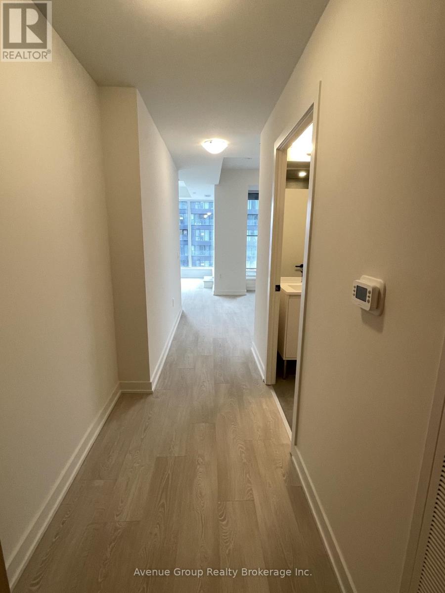 701 - 1 Quarrington Lane, Toronto (Banbury-Don Mills), Ontario  M3C 0S4 - Photo 2 - C12875654