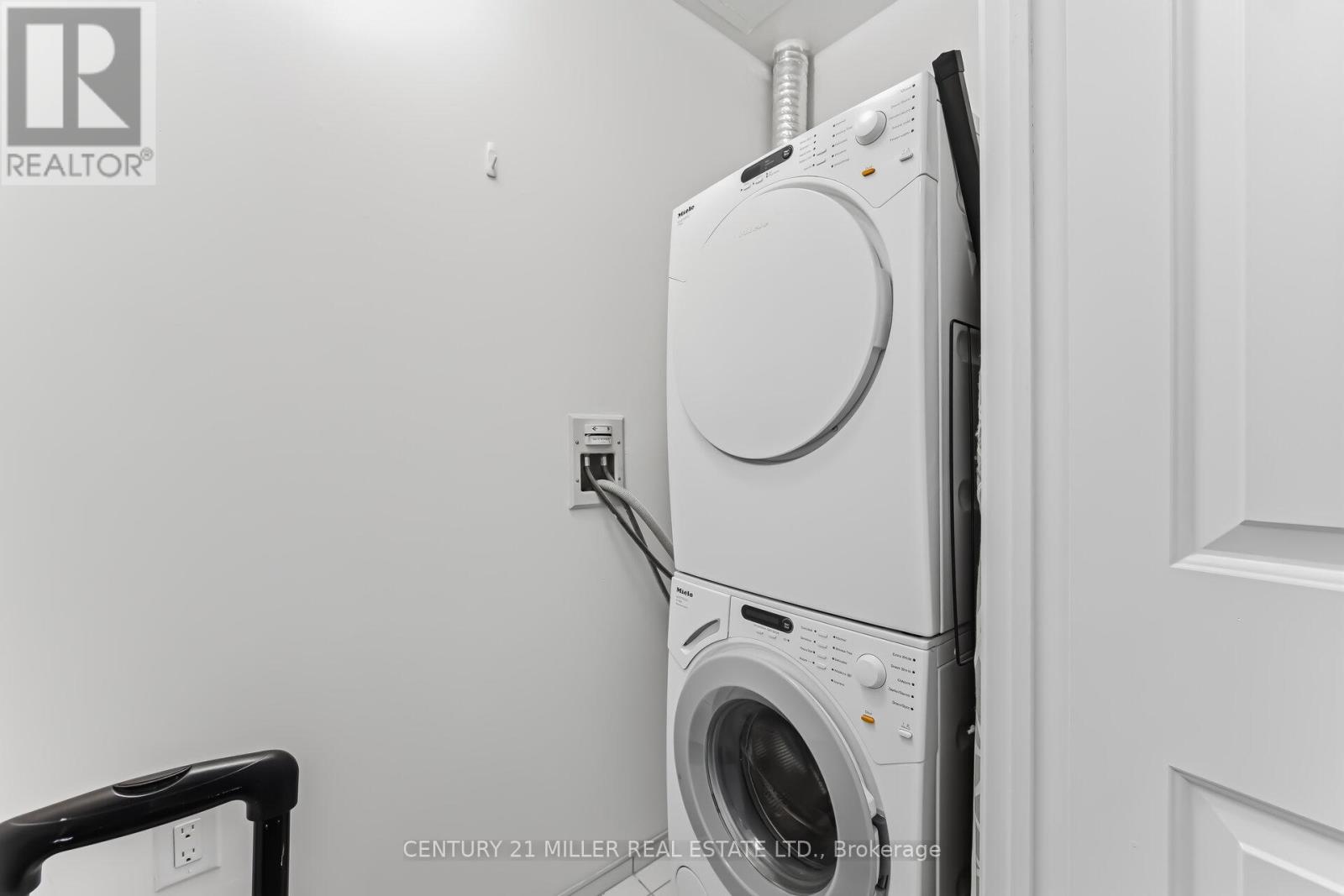 3705 - 8 The Esplanade, Toronto (Waterfront Communities), Ontario  M5E 0A6 - Photo 27 - C12875682