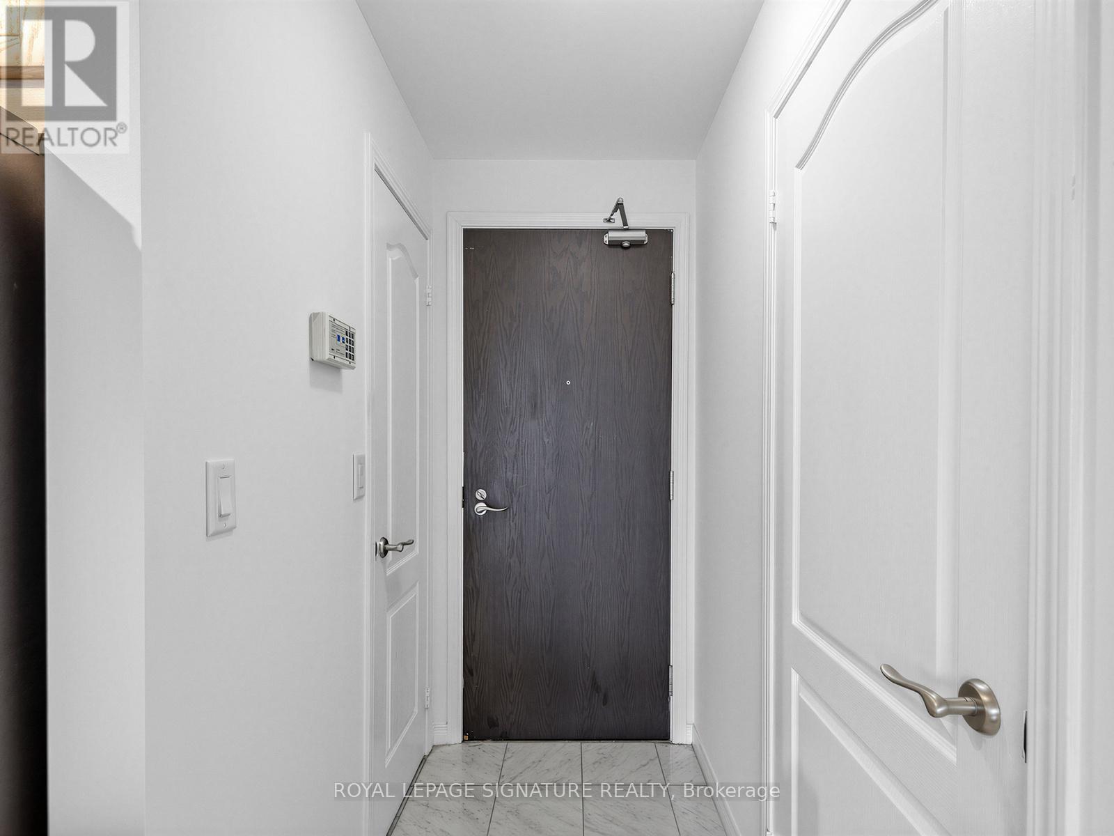 801 - 205 The Donway W, Toronto (Banbury-Don Mills), Ontario  M3B 3S5 - Photo 4 - C12875704