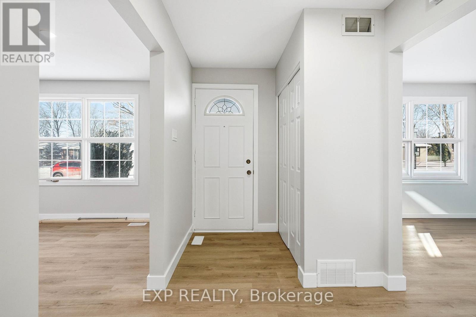 2158 Fillmore Crescent, Ottawa, Ontario  K1J 6A4 - Photo 4 - X12765344