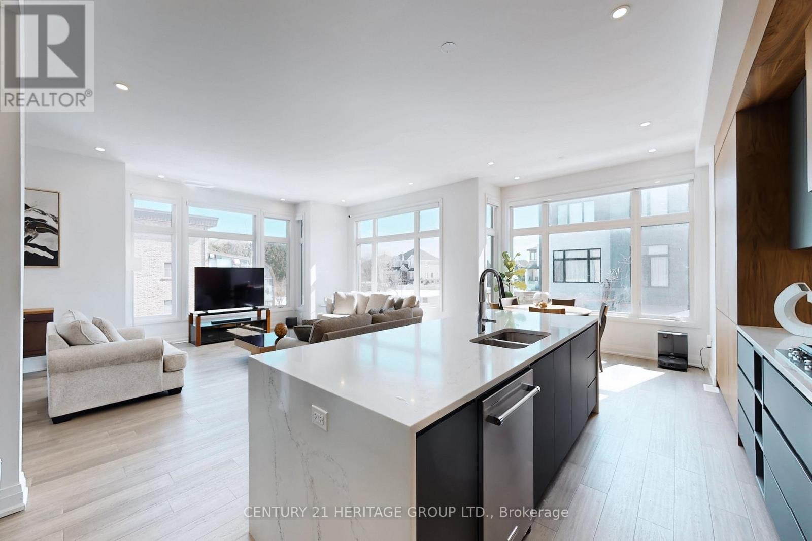 251 Oxford Street, Richmond Hill (Mill Pond), Ontario  L4C 7V7 - Photo 14 - N12875444